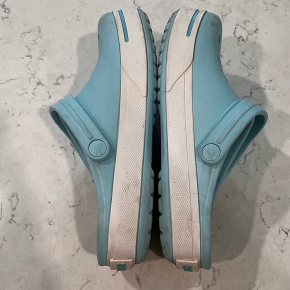 CROCS crocband Light Blue Clogs Size 6 - Picture 8 of 10